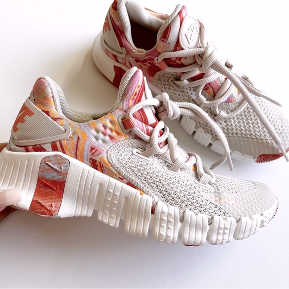 Nike Free Metcon 4 'Desert Sand Crimson Bliss size 5